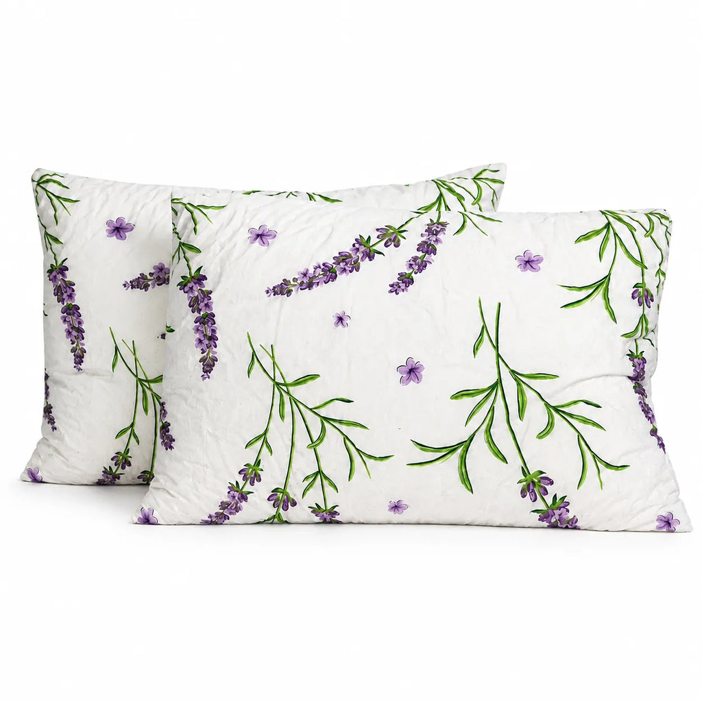 Set doua perne Lavanda matlasate cu flori de lavanda mov pe fundal alb