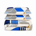 Set pilota si doua perne Safir cu imprimeu geometric albastru, bleumarin, negru si ocru pe alb