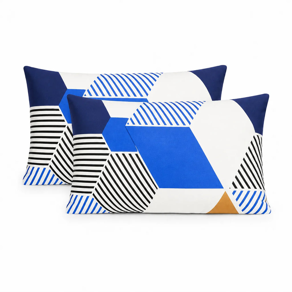 Doua perne 50x70 Safir cu imprimeu geometric albastru si ocru, vazute frontal
