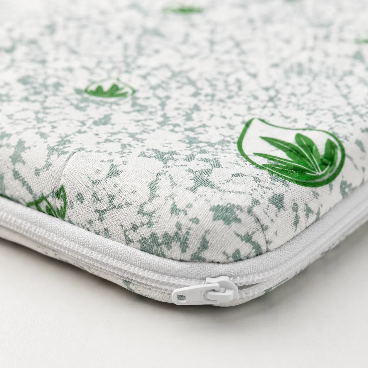 Detaliu fermoar si tesatura microfibra Aloe Vera topper saltea