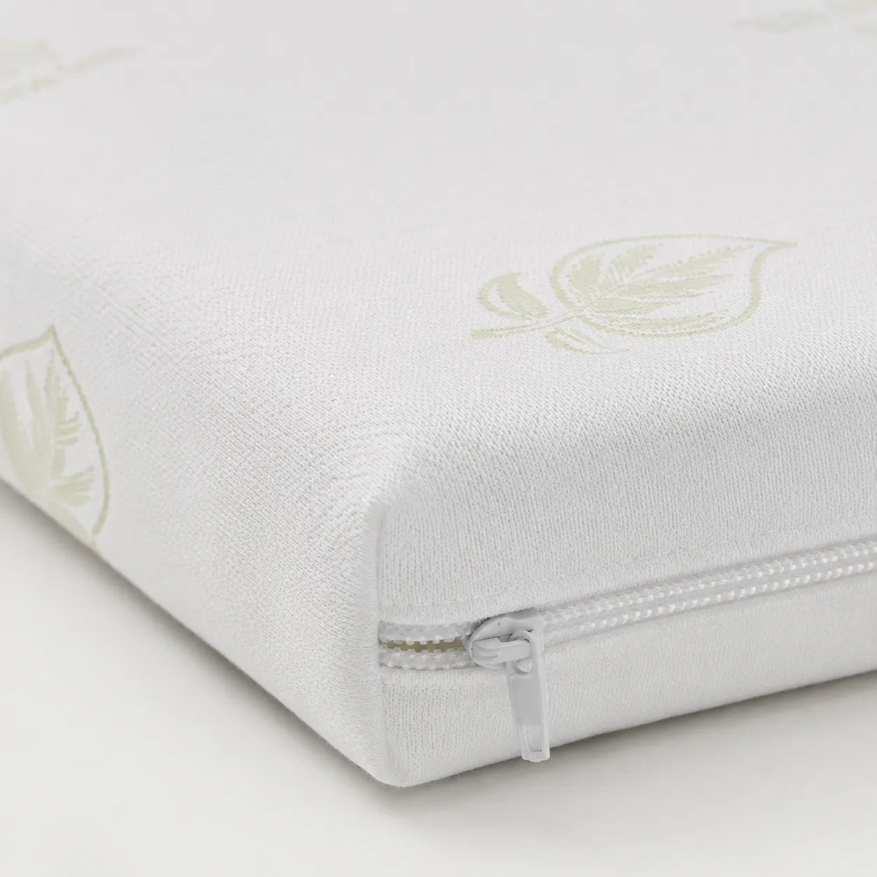 Detaliu husa tricot Aloe Vera si fermoar topper saltea