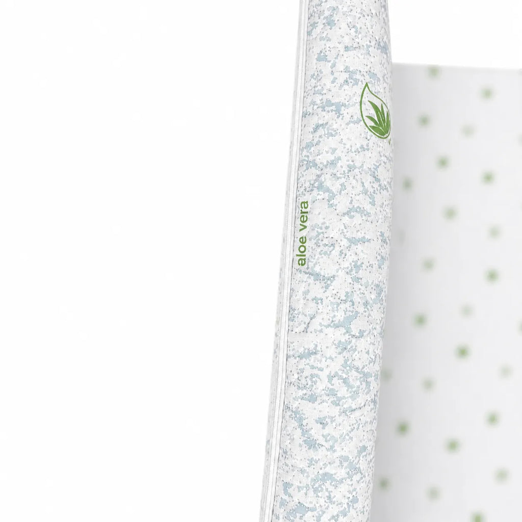 Topper saltea Aloe Vera rulat, vedere laterala cu husa detasabila si text aloe vera, grosime subtire